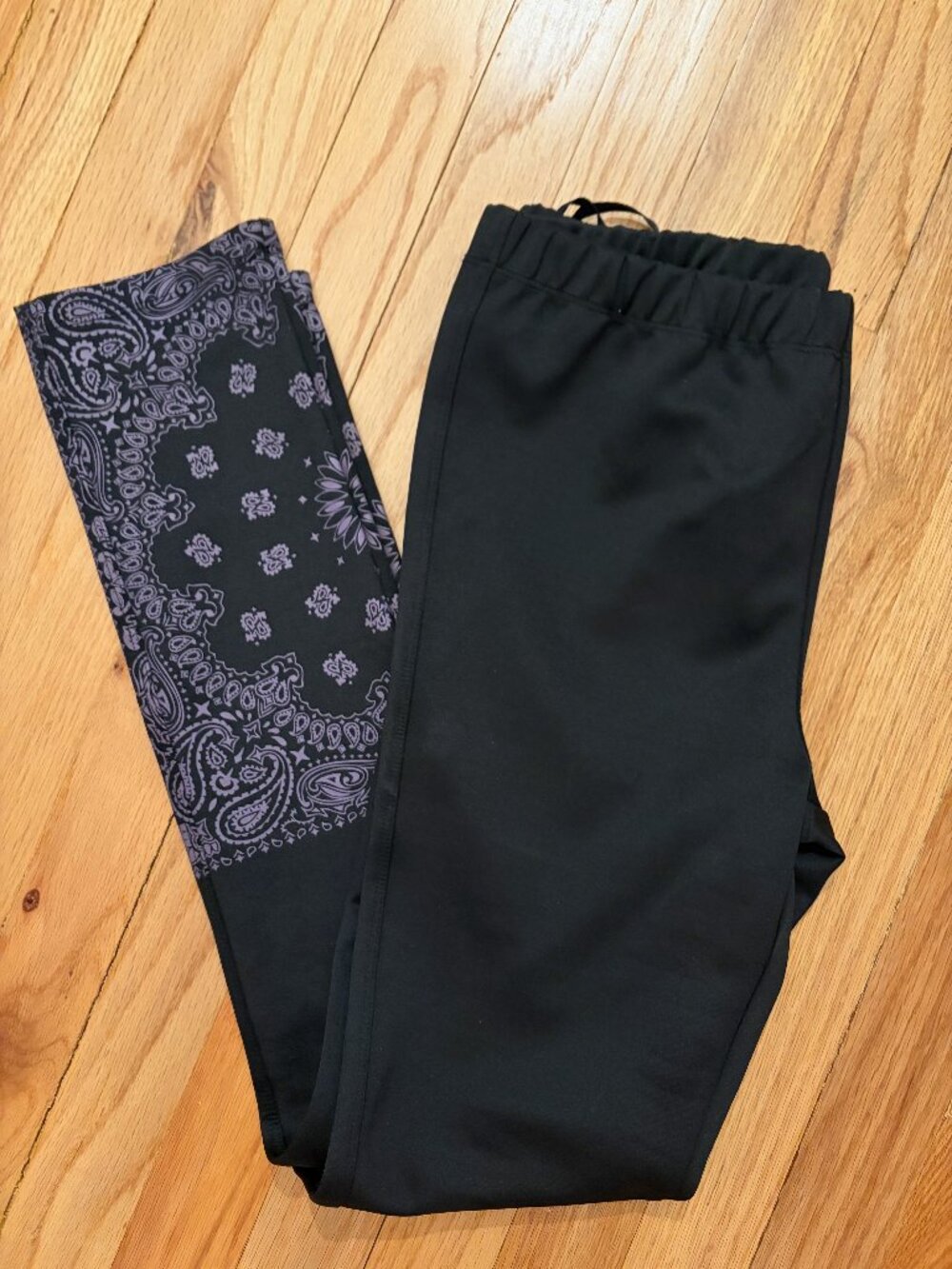 NWOT L'America Black Purple Paisley Boho Festival Everyday Dressy Leggings M